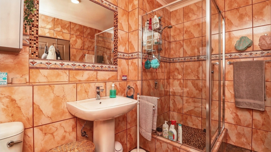 Commercial Property for Sale in Rondevlei Western Cape